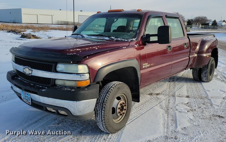 2002 Chevrolet Silverado 3500 LS Crew Cab pickup truck - OH9451