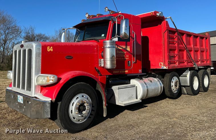 2012 Peterbilt 388 dump truck - DF8440