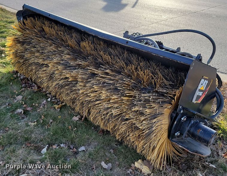 Caterpillar BA118C skid steer broom - DN3644