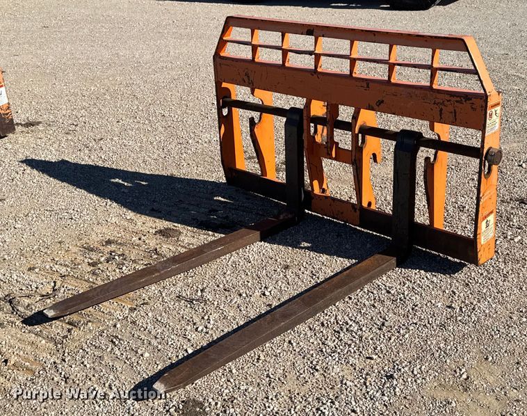 2015 Xtreme 25100-010 loader forks - DO0003
