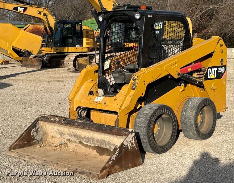 2014 Caterpillar 236D skid steer loader - DO0010