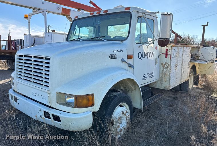 1998 International 4700 utility / service truck - DO7690