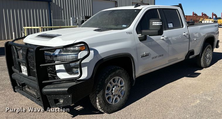 2022 Chevrolet Silverado 2500HD Crew Cab pickup truck - DP6055