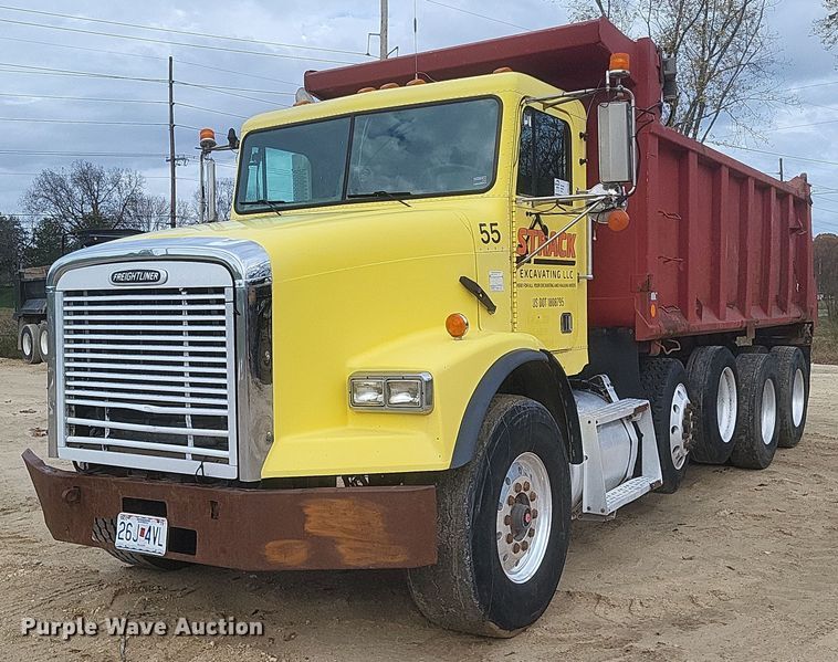1997 Freightliner dump truck - DQ3786