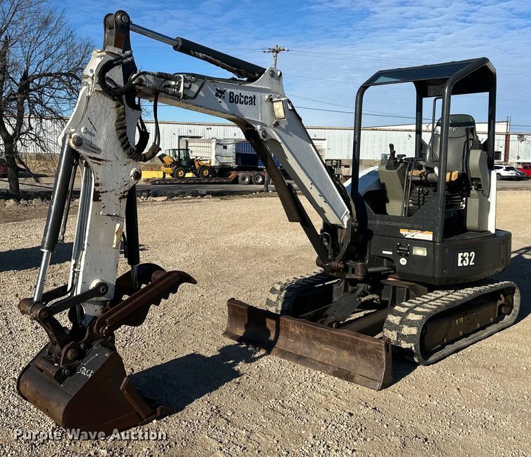 2012 Bobcat E32 mini excavator - DQ6469