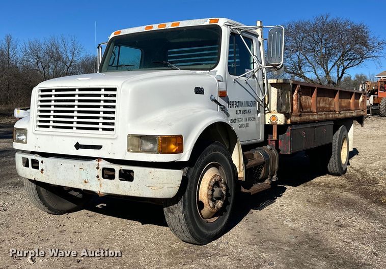 1998 International 4700 flatbed truck - DS3235