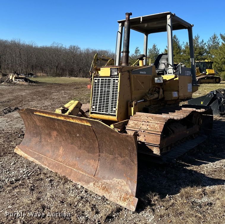 1997 Komatsu D37P-5 dozer - DS3243