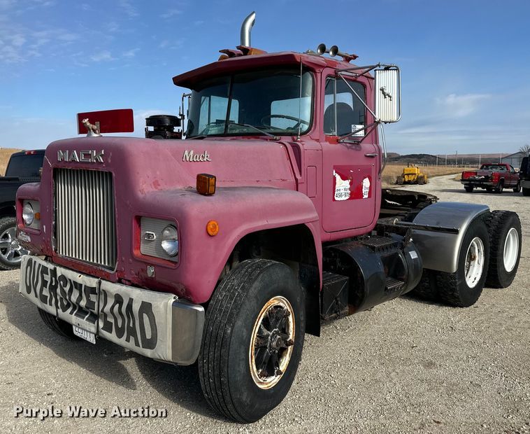 1978 Mack R686 semi truck - DS3280
