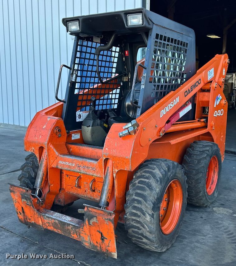 2006 Doosan 440 Plus skid steer loader - DS3369