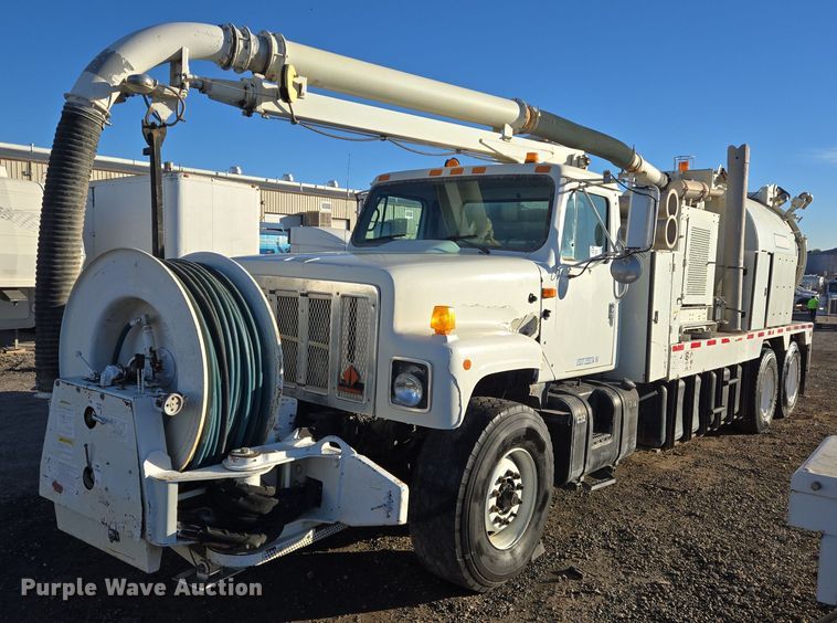 2001 International 2554 4X2 sewer jetter truck - DT5395