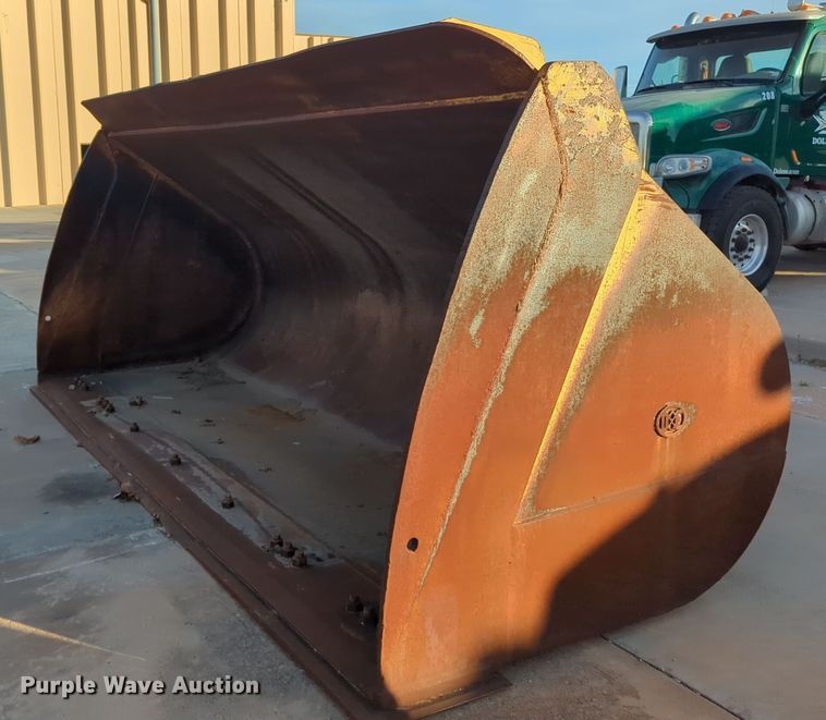 D&E wheel loader bucket - DT6592