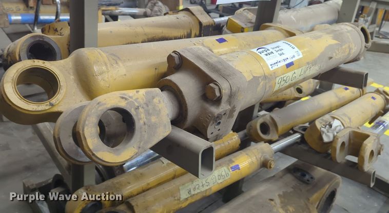 (4) Caterpillar 950G hydraulic cylinders - DT6602
