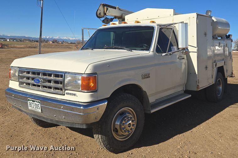 1988 Ford F Super Duty Custom utility / service truck - DT7019