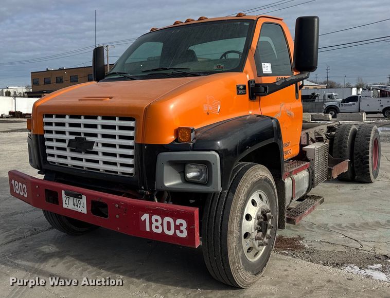 2004 Chevrolet  C8500 truck cab and chassis - DU3278
