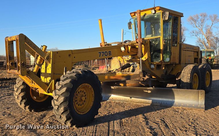1992 John Deere 770B motor grader - DV0095