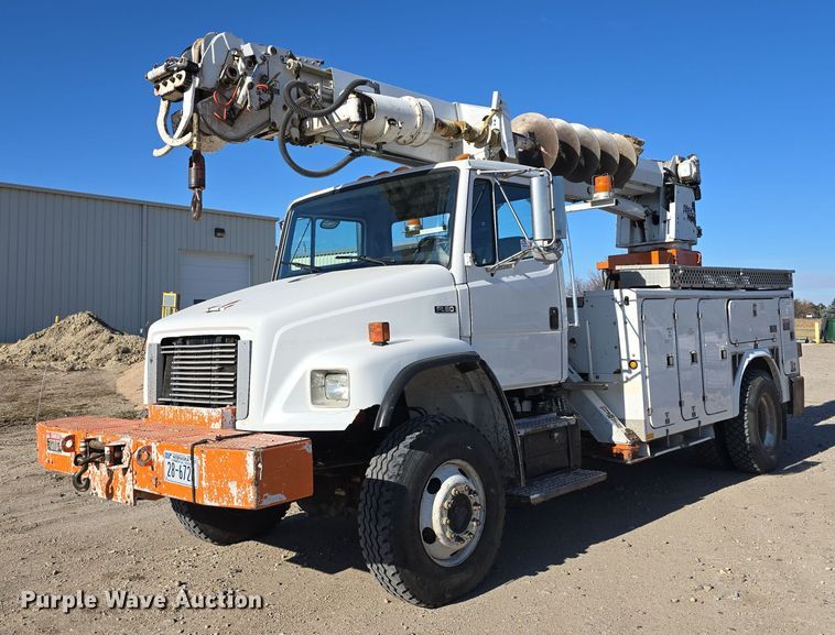 2002 Freightliner FL80 digger derrick truck - DV0157