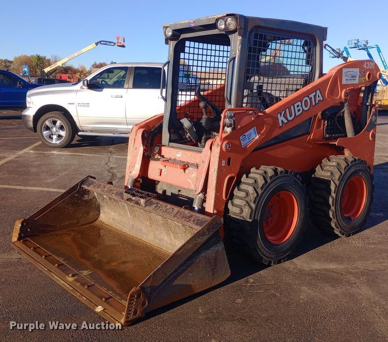 2017 Kubota SSV65 skid steer loader - DW0915