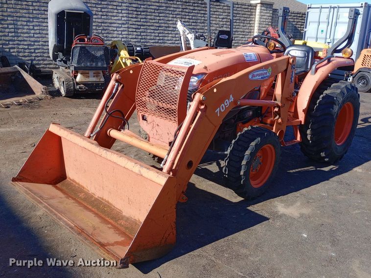 Kubota L3301HS tractor - DW0916