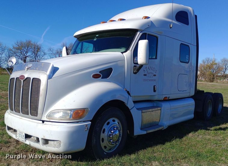 2005 Peterbilt  387 semi truck - DW0930