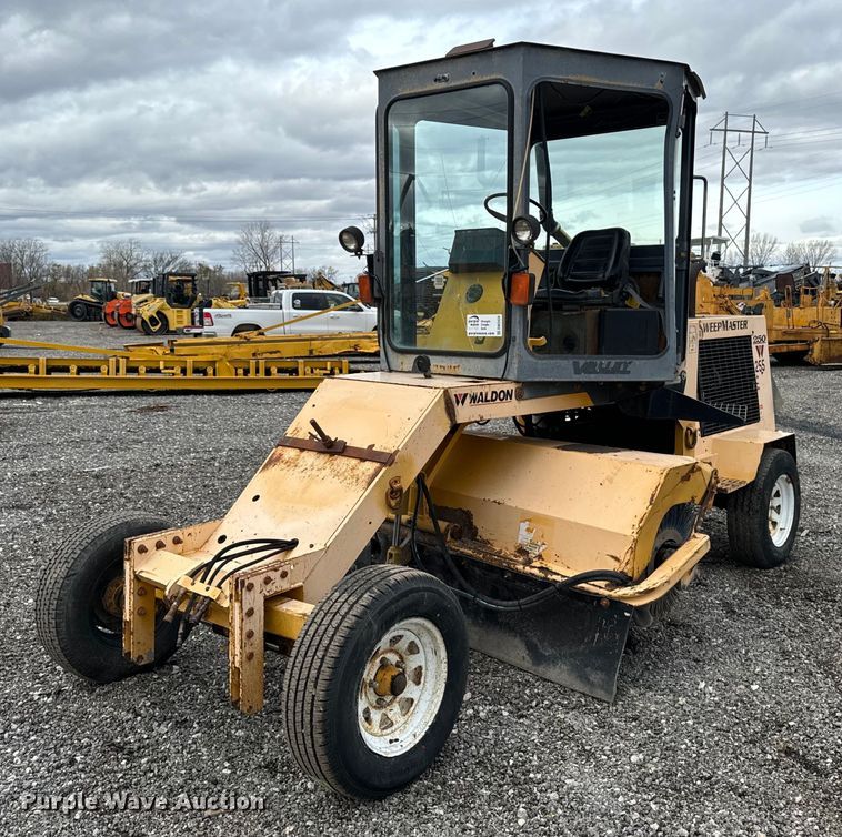 2003 Waldon Sweepmaster 250 broom - DW2434
