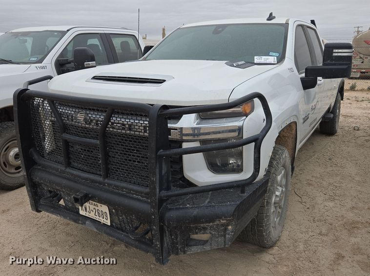 2022 Chevrolet Silverado 2500HD Crew Cab pickup truck - EE0001