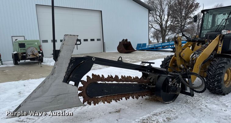 2013 Ditch Witch skid steer trencher - EG7021