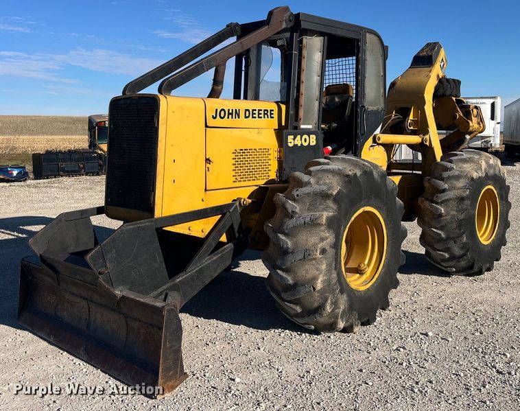 John Deere 540B skidder - EH7228