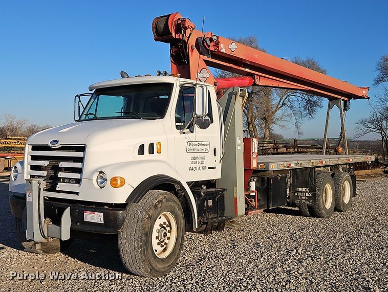 2002 Sterling L7500 crane truck - EI8637