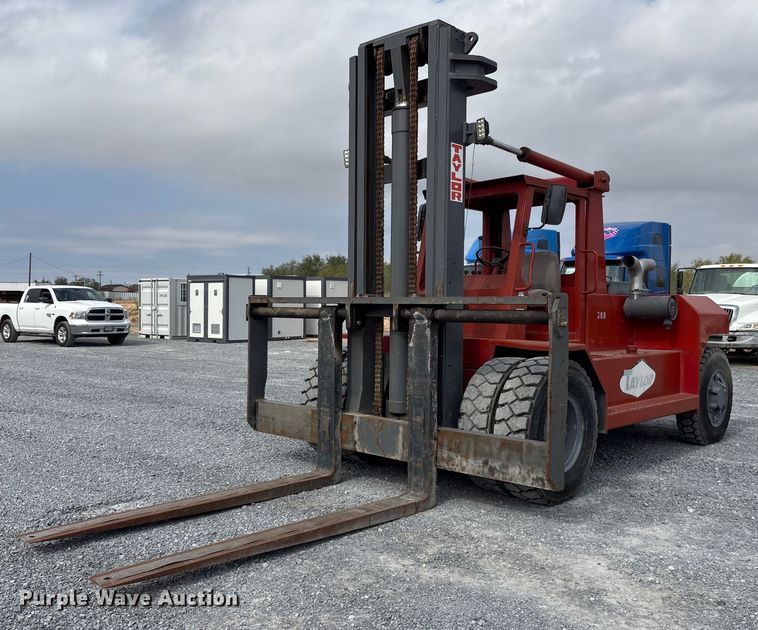 1982 Taylor 300 forklift - EJ3270