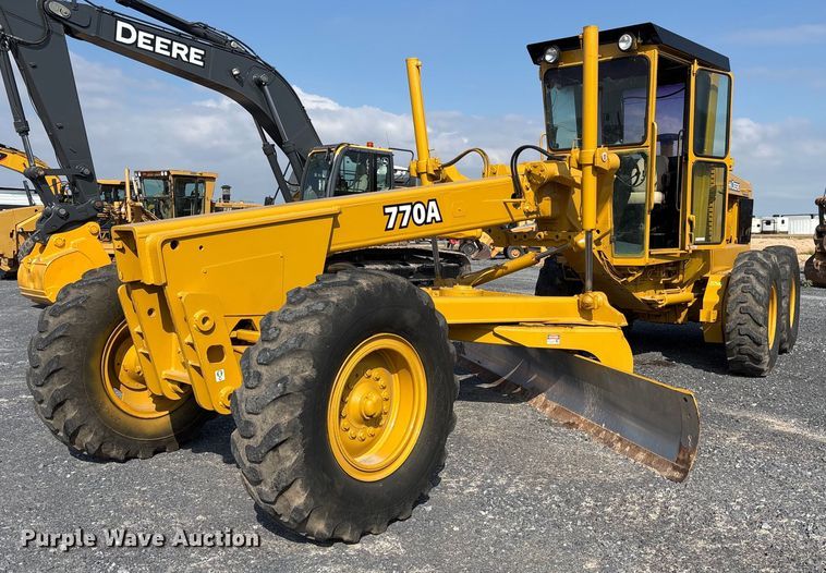 1984 John Deere 770A motor grader - EJ3271