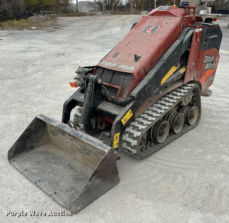 2022 Ditch Witch SK600 compact utility loader - EJ5202