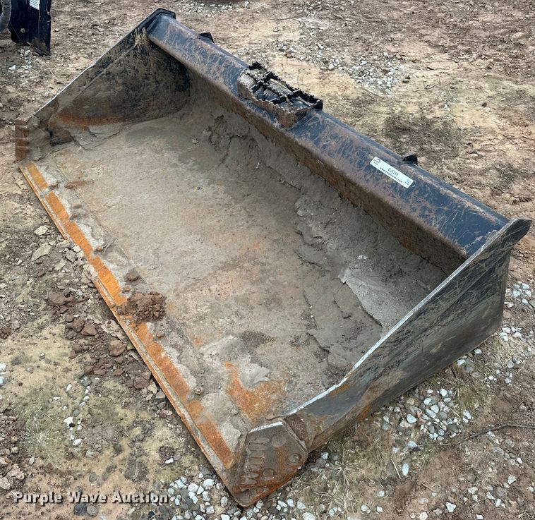 Land Pride  75" W skid steer bucket - EJ5259