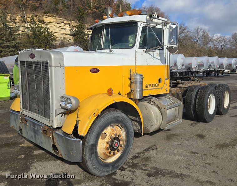 1984 Peterbilt  382 semi truck - EQ3695