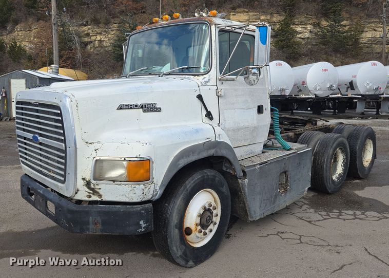 1993 Ford Aeromax  L9000 semi truck - EQ3697