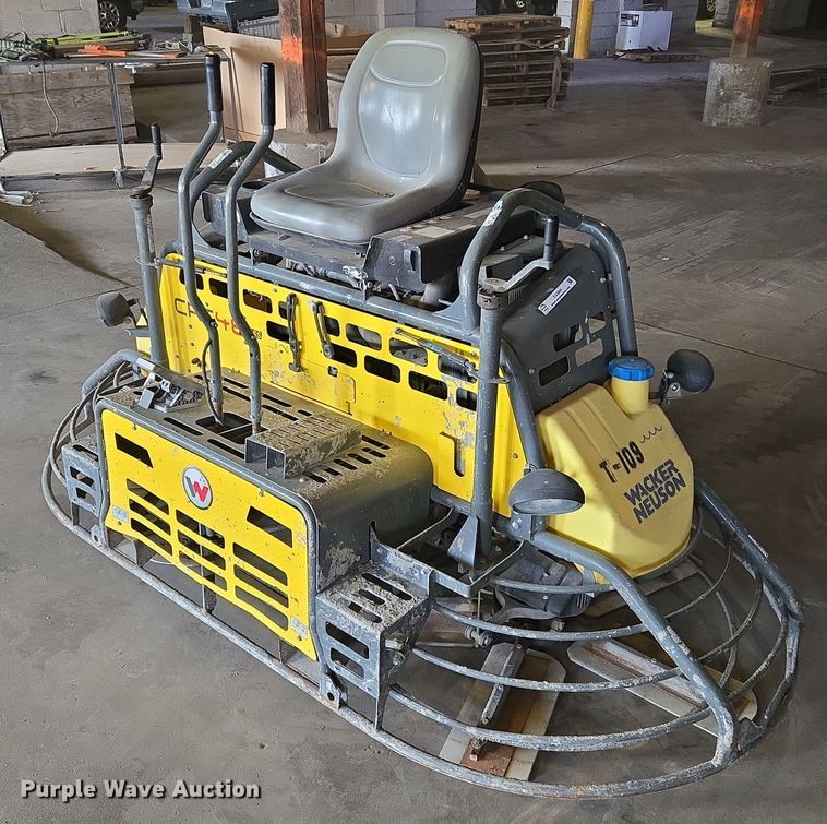 2016 Walker Neuson CRT48-57K power trowel - EQ3804