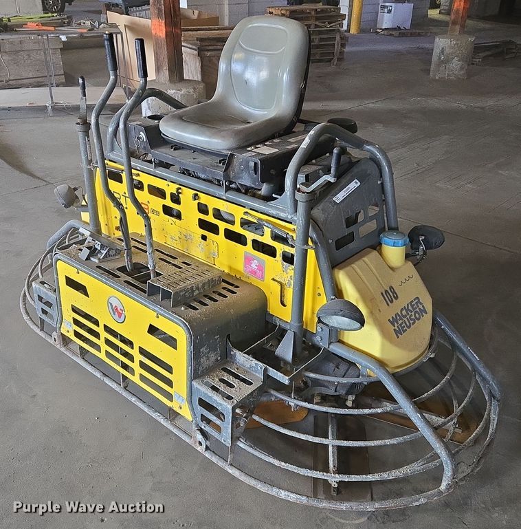 2016 Walker Neuson CRT48-57K power trowel - EQ3805