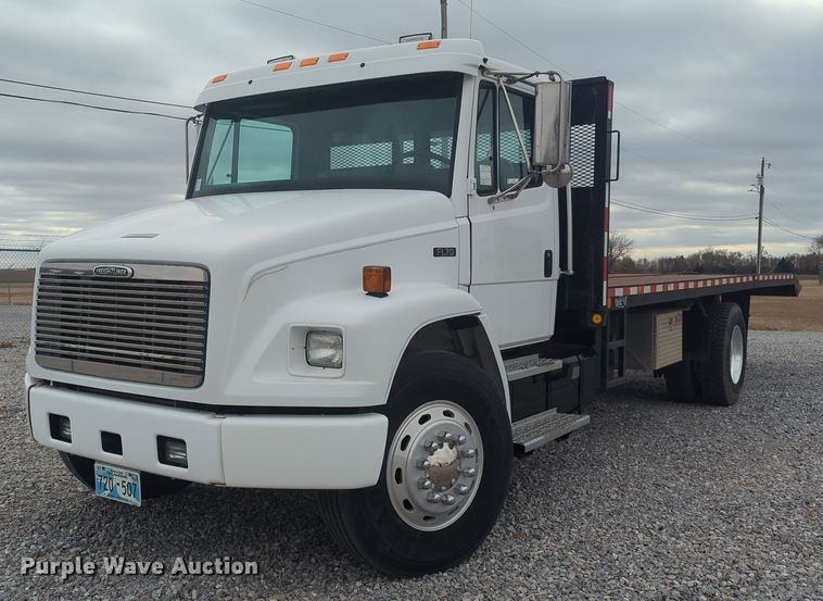 1999 Freightliner FL70 rollback truck - ER1006