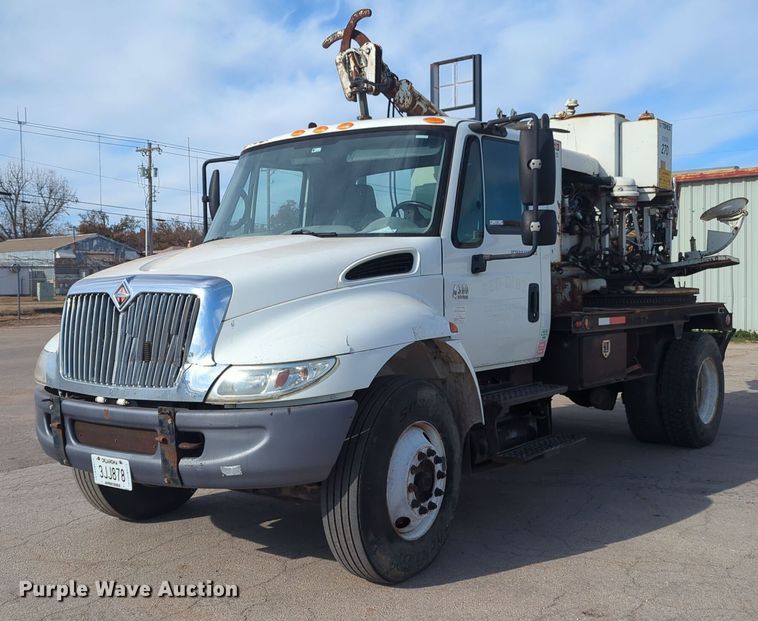 2002 International 4300 pressure digger truck - ER4588