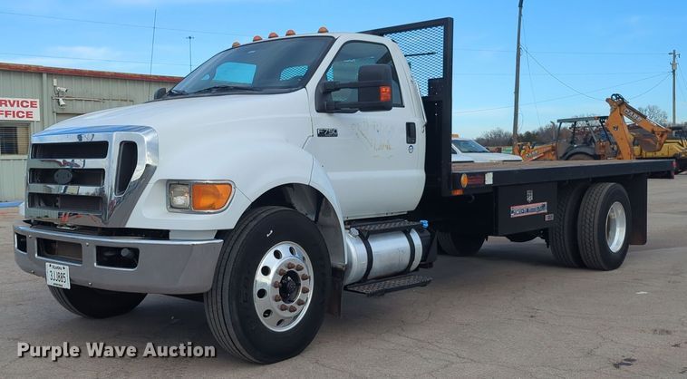 2011 Ford F750 Super Duty flatbed truck - ER4598