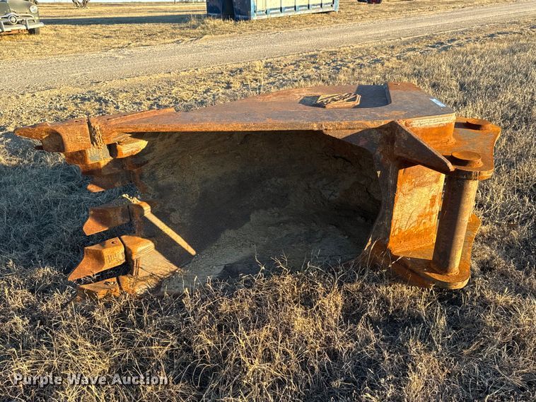 Hensley excavator bucket - LH9362
