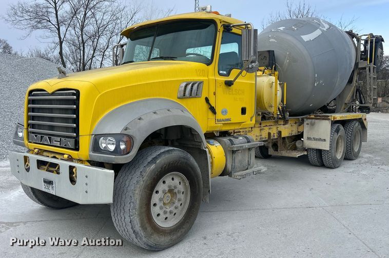 2012 Mack 700 GU ready mix truck - ND9390