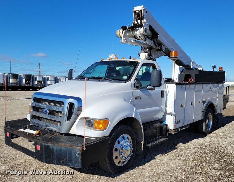2011 Ford F650 Super Duty bucket truck - OH9407