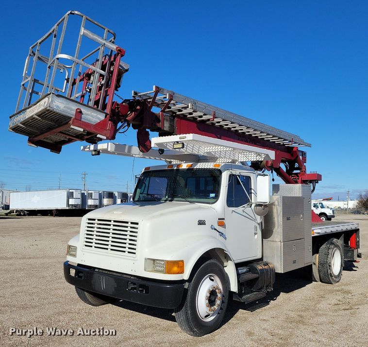 1999 International  4700 bucket truck - OH9408