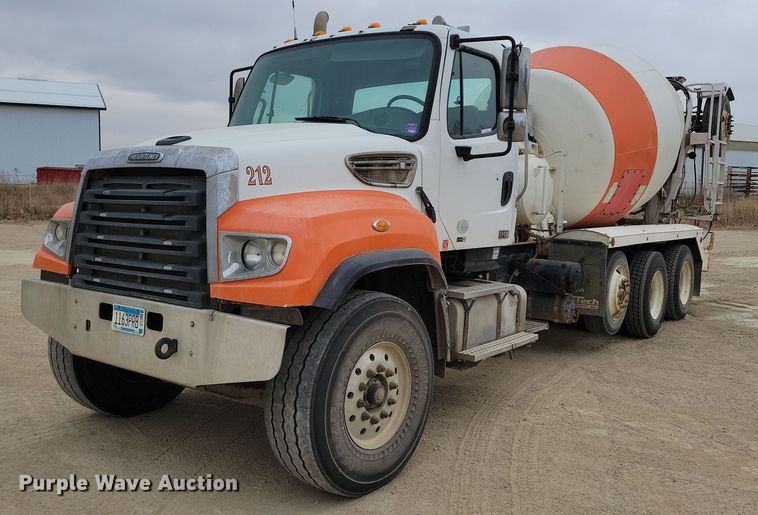 2012 Freightliner 114SD ready mix truck - OH9463