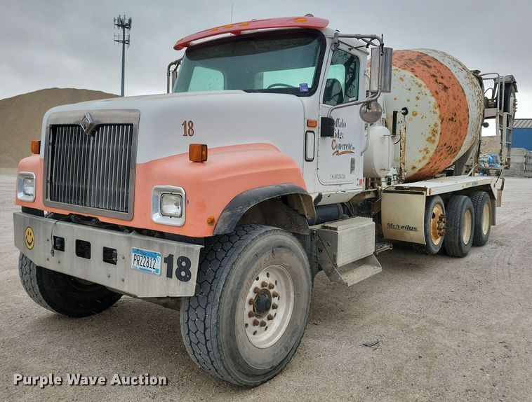 2004 International 5500i ready mix truck - OH9465