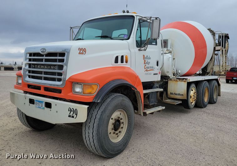2002 Sterling L9500  ready mix truck - OH9466