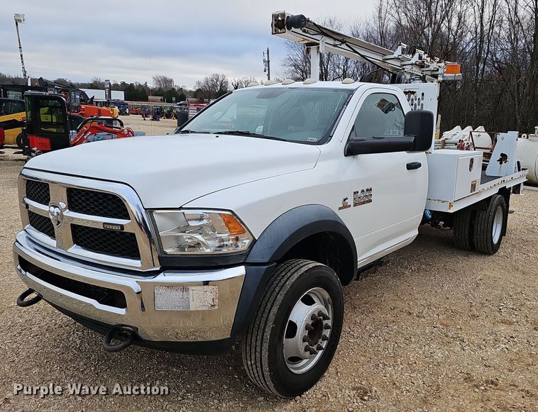 2016 Dodge Ram 5500 flatbed truck - OJ9283