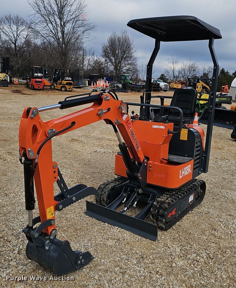 2024 AGT LH12R mini excavator - OJ9300