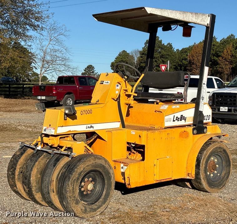 2006 LeeBoy 420 pneumatic roller - OK9404