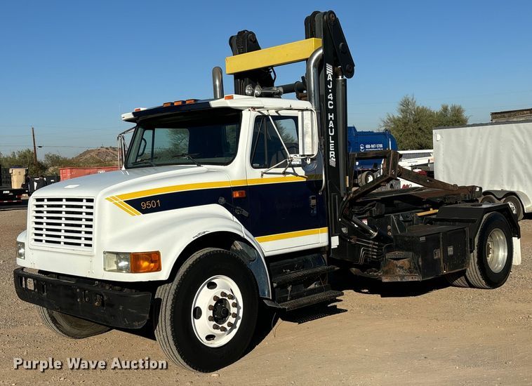 1995 International 4900 container handler truck - DH8643